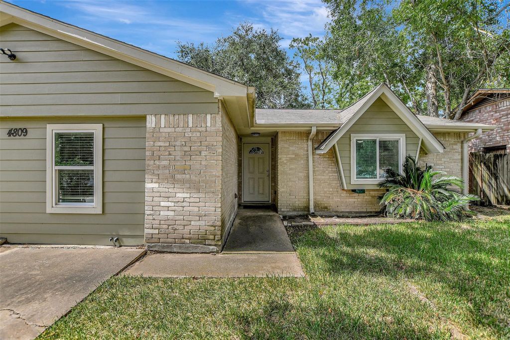 Photo of 4809 Beechaven Street, Houston, TX 77053 (MLS # 46548810)