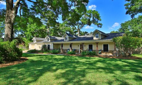 Photo of 502 Weisinger Drive, Magnolia, TX 77354 (MLS # 10717370)
