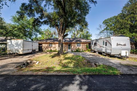 Photo of 503 Vashti Drive, Houston, TX 77037 (MLS # 22468925)