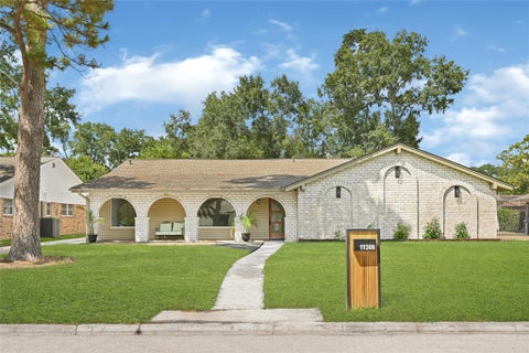 Photo of 11306 Valley Spring Drive, Houston, TX 77043 (MLS # 16015181)