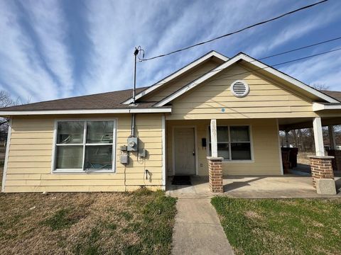Homes For Sale - 1009 W Houston Street<br/> Red River County, Clarksville, TX 75426