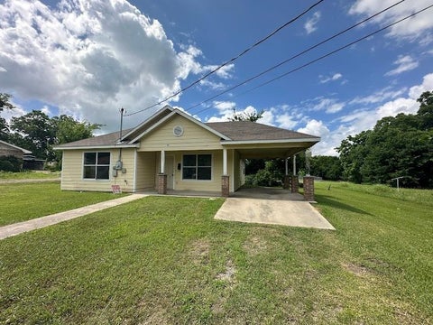 Homes For Sale - 1009 W Houston Street<br/> Clarksville, TX 75426