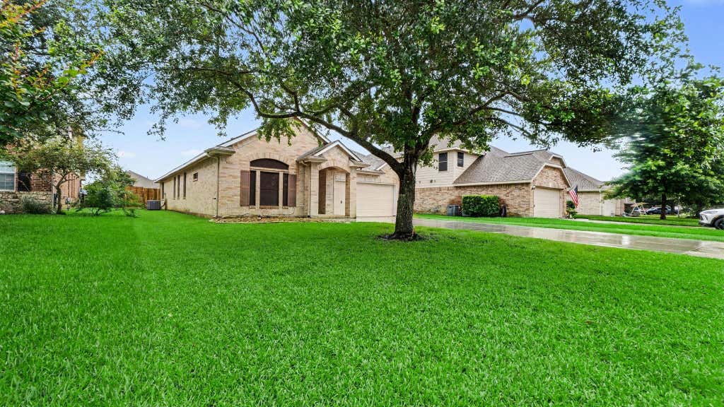 Photo of 8410 Piping Rock St, Baytown, TX 77523 (MLS # 24978338)