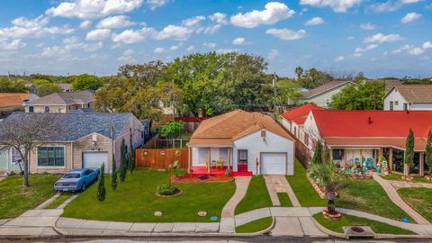 Photo of 1413 53rd Street, Galveston, TX 77551 (MLS # 9955710)
