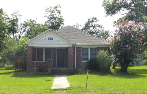 Photo of 408 N Meyer Street, Sealy, TX 77474 (MLS # 17664761)