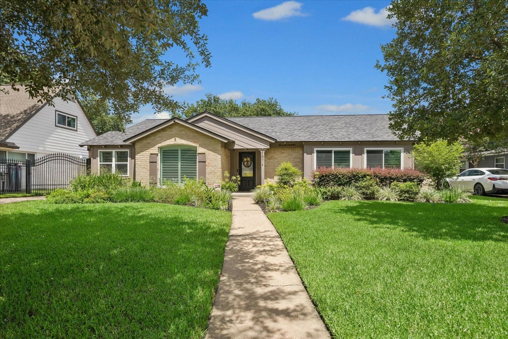 Photo of 3014 Kevin Lane, Houston, TX 77043 (MLS # 23546143)