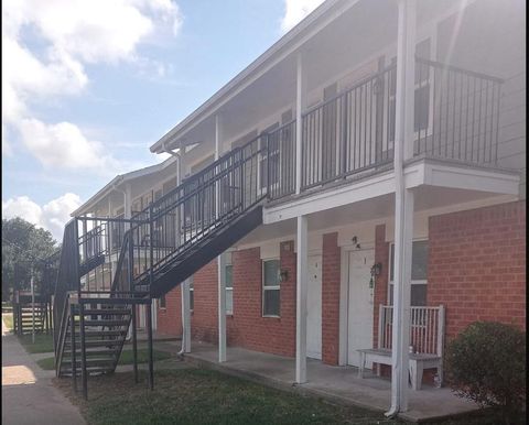 Photo of 516 Laredo St, Navasota, TX 77868 (MLS # 64542678)