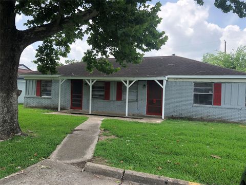 Photo of 4223 Rockingham Street St, Houston, TX 77051 (MLS # 38194142)