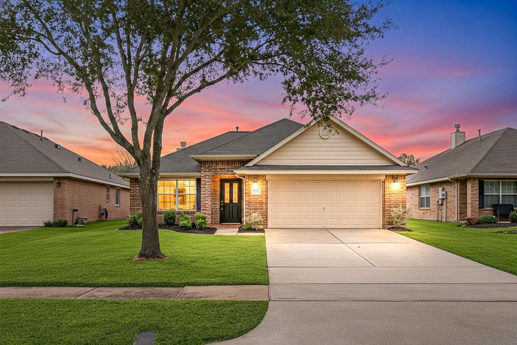 Photo of 13410 Baron Hill Lane, Rosharon, TX 77583 (MLS # 4940150)