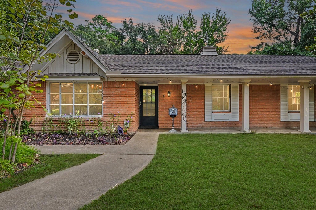 Photo of 114 N Woodsway Street E, Conroe, TX 77301 (MLS # 37245542)