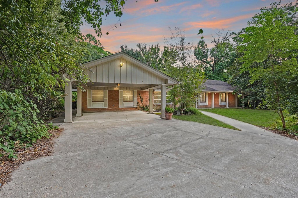 Photo of 114 N Woodsway Street E, Conroe, TX 77301 (MLS # 37245542)