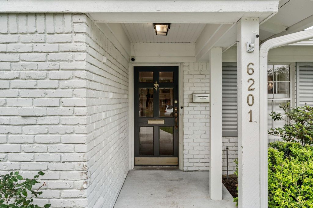 Photo of 6201 Overbrook Lane, Houston, TX 77057 (MLS # 49350117)