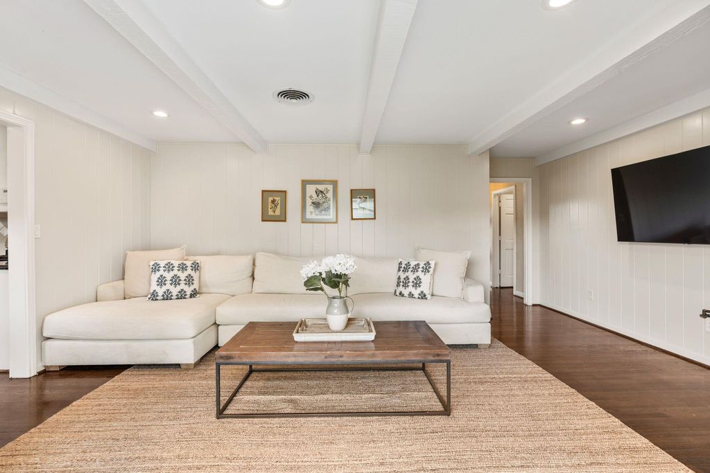 Photo of 6201 Overbrook Lane, Houston, TX 77057 (MLS # 49350117)