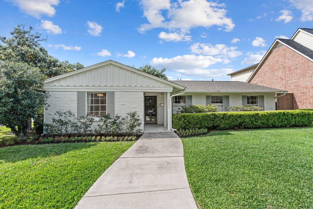 Photo of 6201 Overbrook Lane, Houston, TX 77057 (MLS # 49350117)