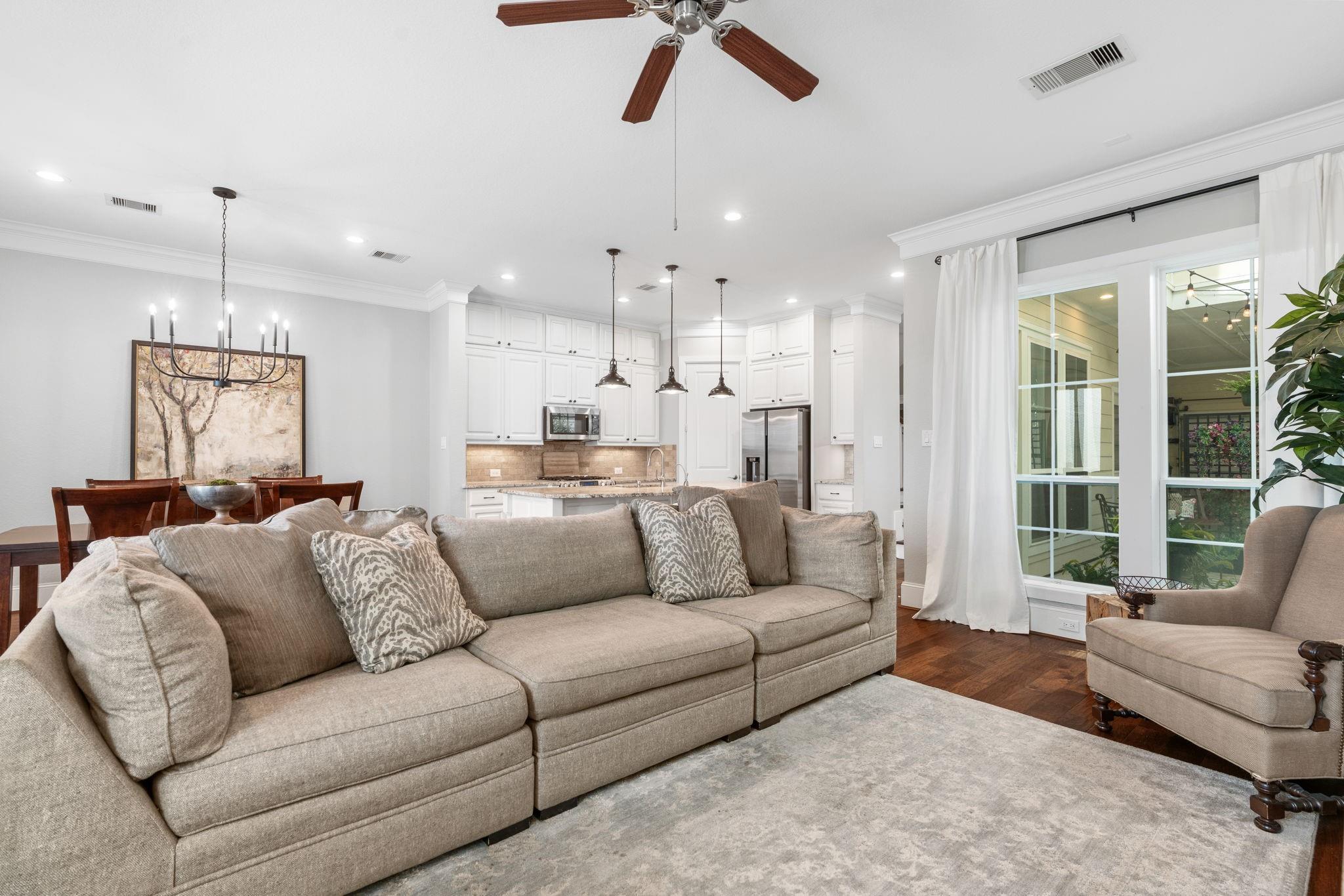 186 W Breezy Way