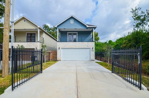 Photo of 786 Lucky Street, Houston, TX 77088 (MLS # 79133390)
