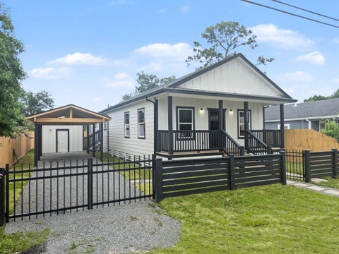 Photo of 4206 Chapman Street, Houston, TX 77009 (MLS # 53029825)