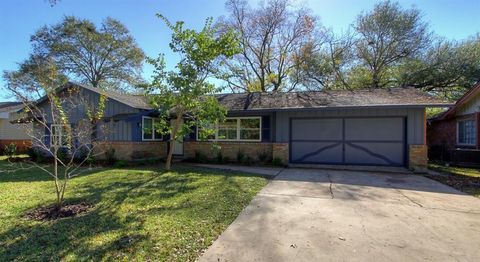 Photo of 5611 Arboles Drive, Houston, TX 77035 (MLS # 81643048)