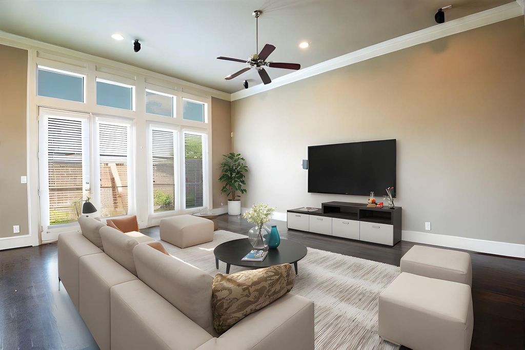 Photo of 9948 Woodwind Lane N, Houston, TX 77025 (MLS # 70238563)