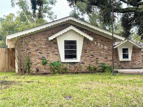 Photo of 1213 Connie Street, Alvin, TX 77511 (MLS # 28519094)