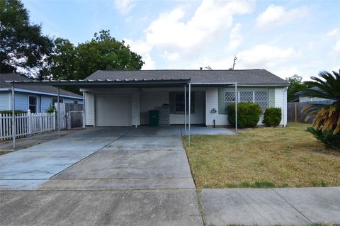 Photo of 1403 Elton Street, Houston, TX 77034 (MLS # 98123085) Photo of 1403 Elton Street, Houston, TX 77034 (MLS # 98123085)