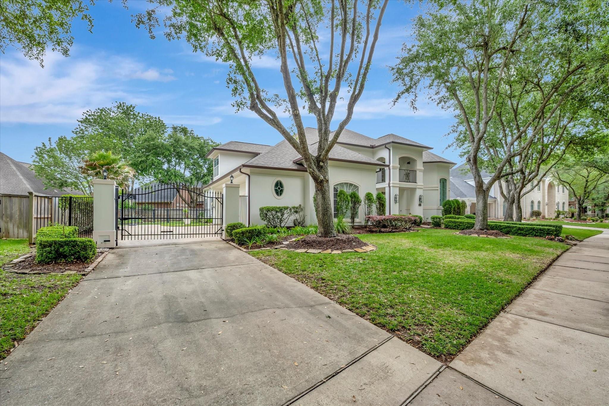 3311 Oak Links Avenue