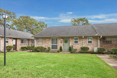Photo of 177 W Tri Oaks Lane #177, Houston, TX 77043 (MLS # 29687780)