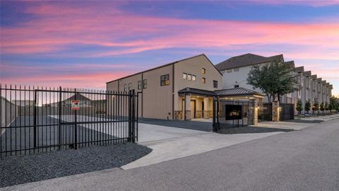 Photo of 4119 Allen St St, Houston, TX 77007 (MLS # 21263493)