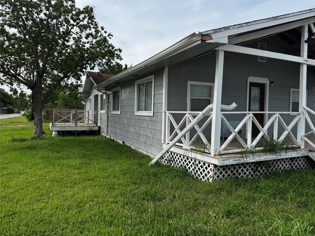Photo of 4515 7th Street, Bacliff, TX 77518 (MLS # 13919059)