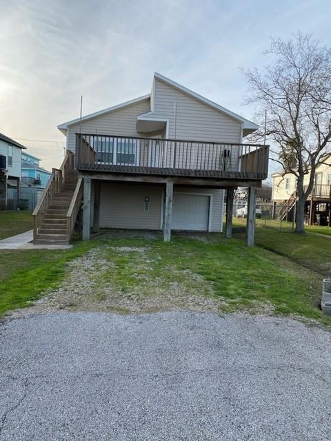 Photo of 124 17th Street, Dickinson, TX 77539 (MLS # 60125960)