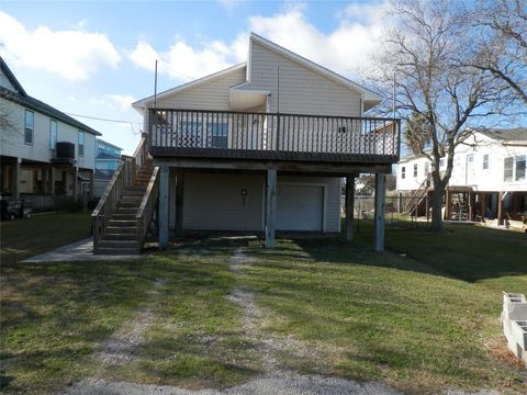 Photo of 124 17th Street, San Leon, TX 77539 (MLS # 60125960)