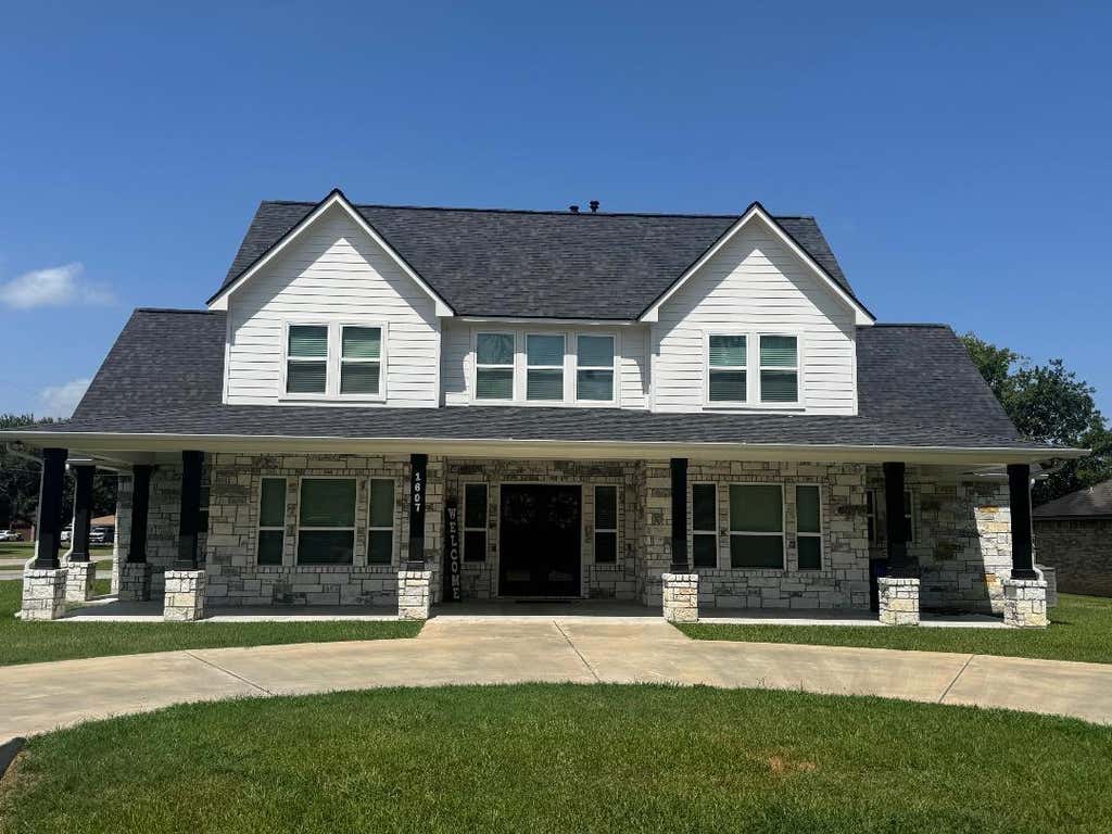Photo of 1607 Avenue E, Danbury, TX 77534 (MLS # 15185701)