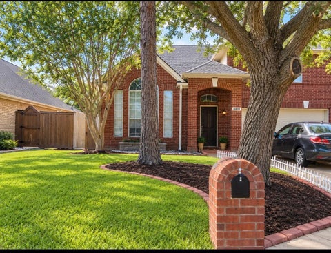 Homes For Sale - 8011 Makaha Circle<br/> Houston, TX 77095