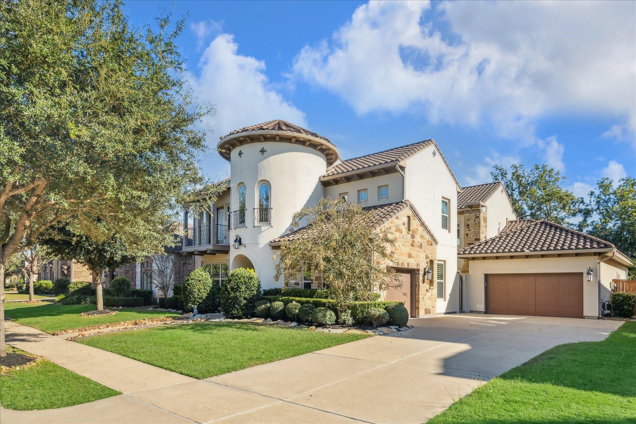 Sugar Land, Texas, 77479, United States, 5 Bedrooms Bedrooms, ,7 BathroomsBathrooms,Residential,Active,2045669