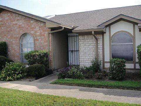 Townhouse For Rent - 11455 Sabo Road<br/> Harris County, Houston, TX 77089