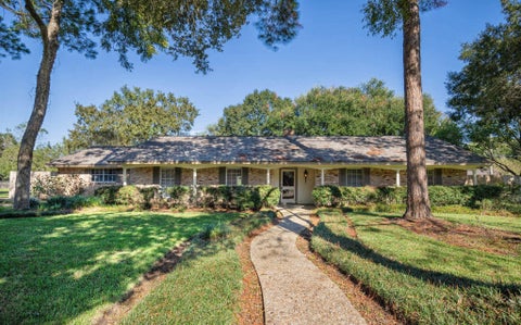 Photo of 921 Victoria Drive, Richmond, TX 77469 (MLS # 97901743)