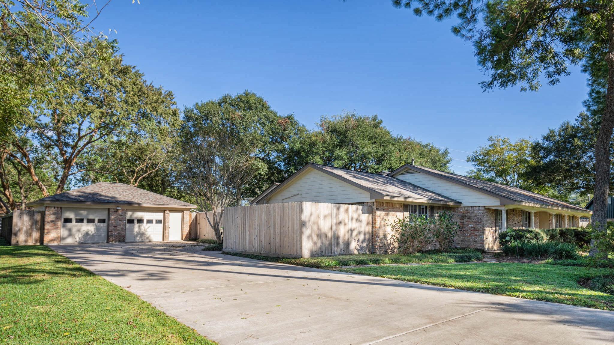 921 Victoria Drive