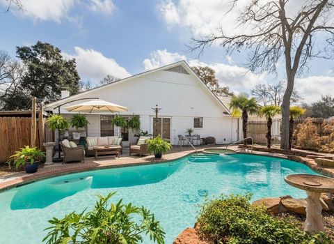 Homes For Sale - 2006 Carriage Court<br/> Richmond, TX 77406