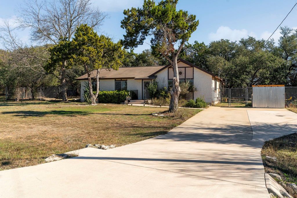 Photo of 500 Grand Prairie Circle, Dripping Springs, TX 78620 (MLS # 79287397)