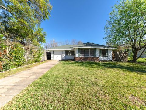 4710 Glenmont Street Bellaire TX 77401