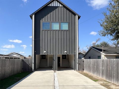 Photo of 3407 Sakowitz Street #B, Houston, TX 77026 (MLS # 30056685)
