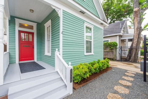 Photo of 3909 Barnes Street, Houston, TX 77007 (MLS # 31626637)