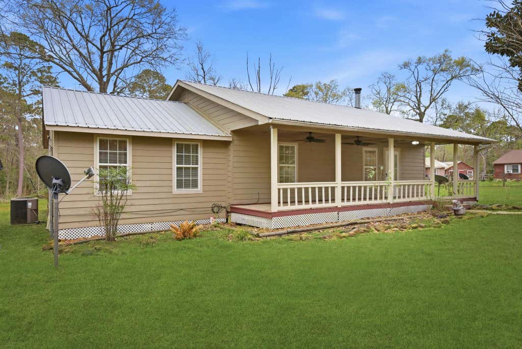 Photo of 402 Anderson Road, Livingston, TX 77351 (MLS # 82573546)