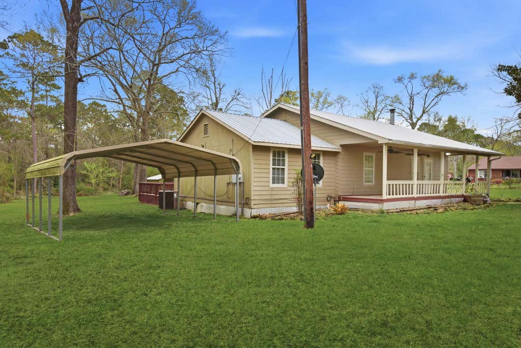 Photo of 402 Anderson Road, Livingston, TX 77351 (MLS # 82573546)
