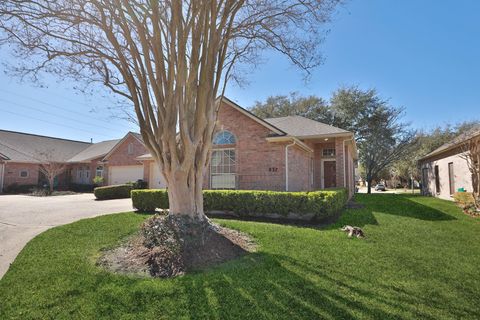 Townhouse For Sale - 827 Apple Blossom Drive<br/> Pearland, TX 77584
