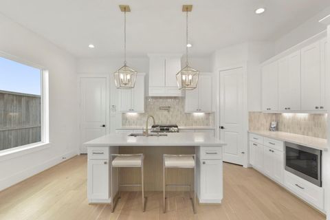 224 W 23rd Street B Houston TX 77008