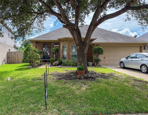 Homes For Sale - 4830 Chase Stone Drive<br/> Bacliff, TX 77518