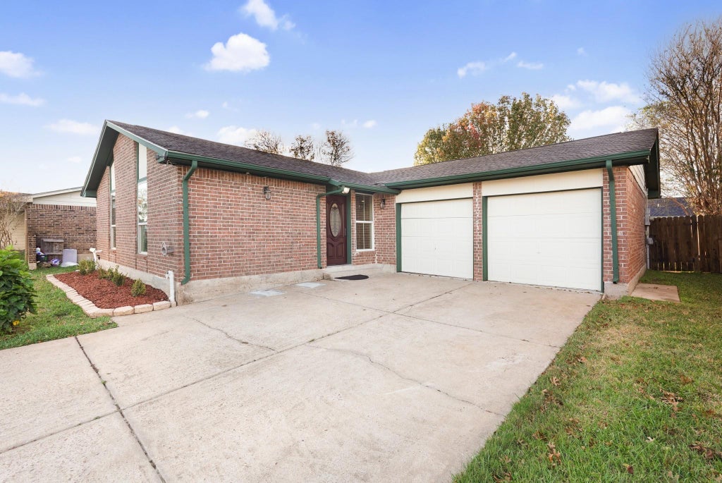 Photo of 11611 Burlwood Drive, Houston, TX 77089 (MLS # 45668252)
