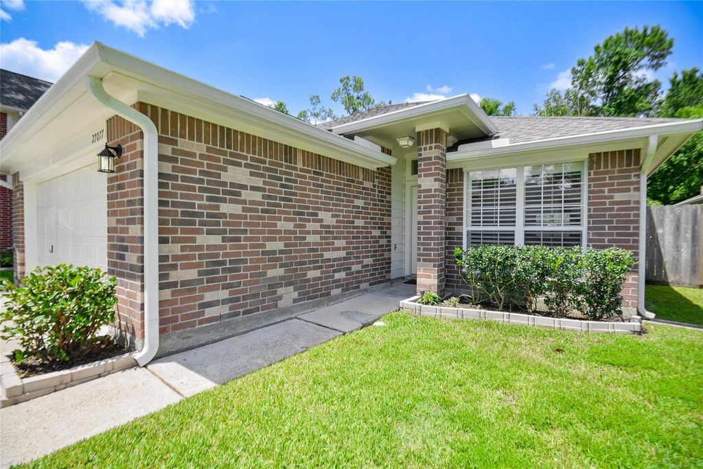 Photo of 27077 Crown Chase DR, Houston, TX 77339 (MLS # 9933562)