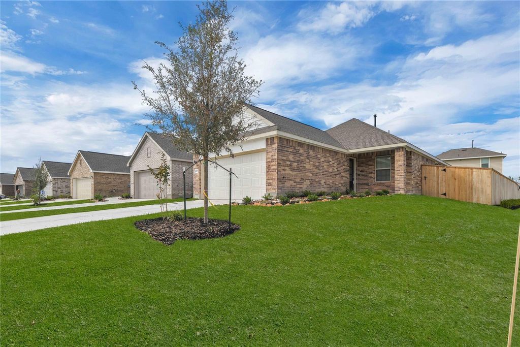 Photo of 6323 Barrington Cliff Trail, Kingwood, TX 77365 (MLS # 22283843)